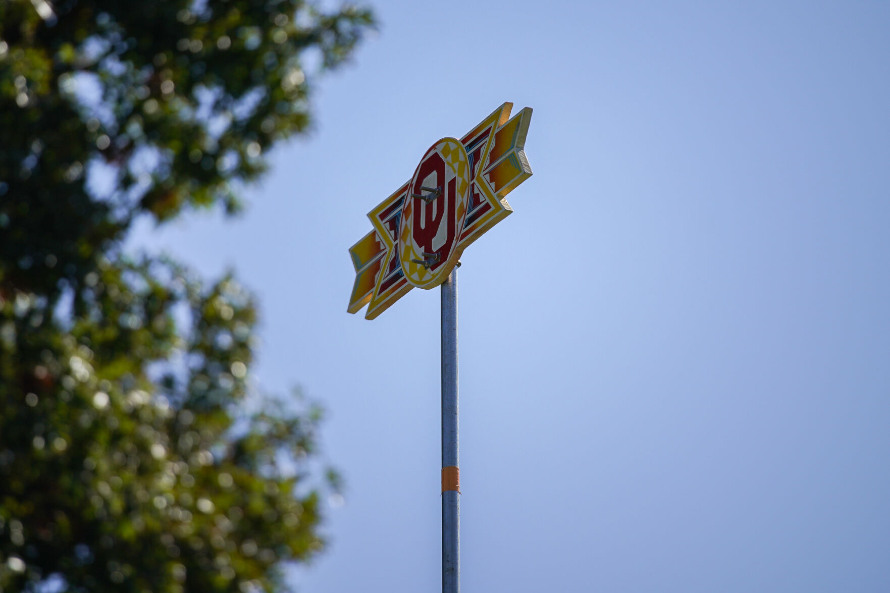 Scoring pole